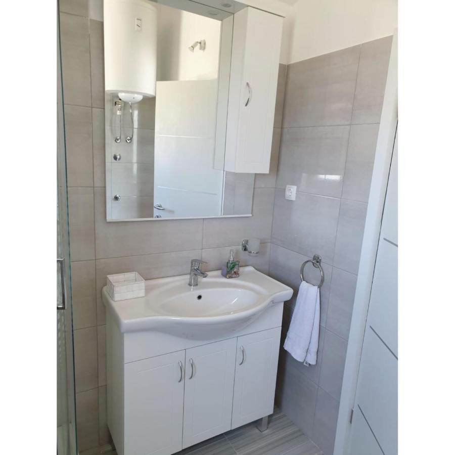 Apartment Mate4 Bibinje Eksteriør billede